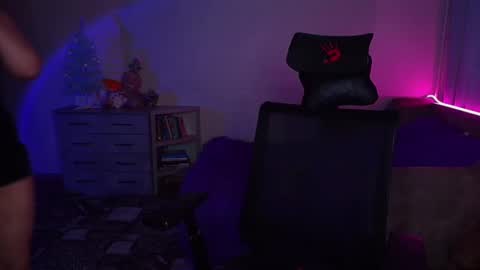 Snapshot of ashley__cooper__ chatting on 01-11-25, 03:44   Yasmina   online show from 01-11-25, 03:44