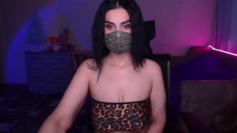 Snapshot of ashley__cooper__ chatting on 01-15-25, 03:22   Yasmina   online show from 01-15-25, 03:22