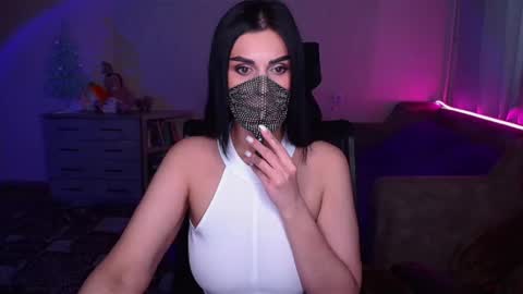 Snapshot of ashley__cooper__ chatting on 01-19-25, 05:48   Yasmina   online show from 01-19-25, 05:48