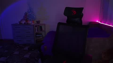 Snapshot of ashley__cooper__ chatting on 01-23-25, 06:49   Yasmina   online show from 01-23-25, 06:49