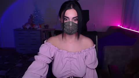 Snapshot of ashley__cooper__ chatting on 01-24-25, 06:35   Yasmina   online show from 01-24-25, 06:35