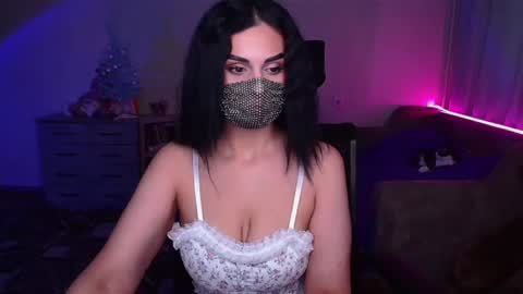 Snapshot of ashley__cooper__ chatting on 01-25-25, 03:40   Yasmina   online show from 01-25-25, 03:40