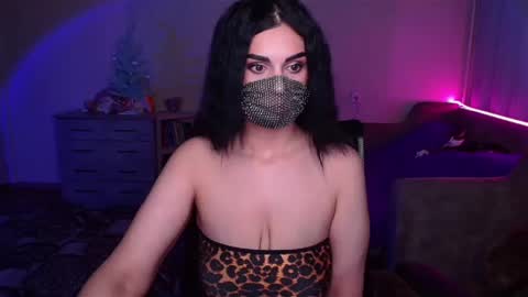 Snapshot of ashley__cooper__ chatting on 01-29-25, 04:15   Yasmina   online show from 01-29-25, 04:15