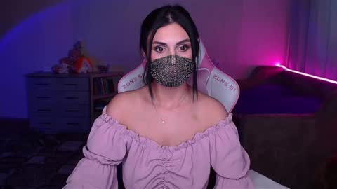 Snapshot of ashley__cooper__ chatting on 02-12-25, 08:38   Yasmina   online show from 02-12-25, 08:38