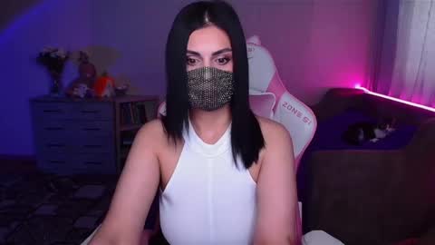 Snapshot of ashley__cooper__ chatting on 02-17-25, 04:31   Yasmina   online show from 02-17-25, 04:31