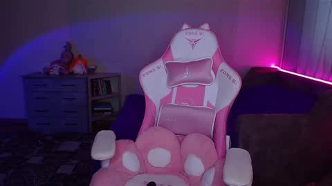 Snapshot of ashley__cooper__ chatting on 02-22-25, 05:44   Yasmina   online show from 02-22-25, 05:44