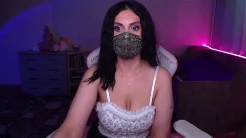 Snapshot of ashley__cooper__ chatting on 02-26-25, 05:42   Yasmina   online show from 02-26-25, 05:42