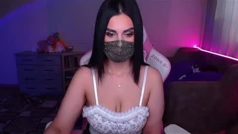 Snapshot of ashley__cooper__ chatting on 03-03-25, 03:52   Yasmina   online show from 03-03-25, 03:52