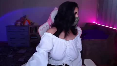 Snapshot of ashley__cooper__ chatting on 03-11-25, 04:10   Yasmina   online show from 03-11-25, 04:10