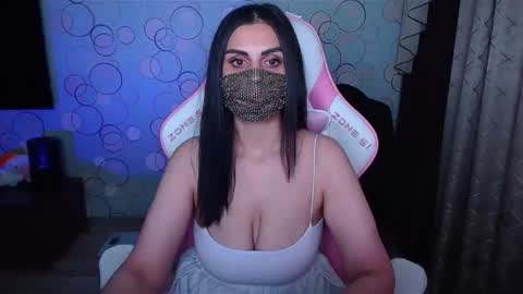 Snapshot of ashley__cooper__ chatting on 09-23-25, 04:15   Yasmina   online show from 09-23-25, 04:15