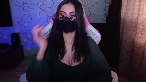 Snapshot of ashley__cooper__ chatting on 10-18-25, 04:37   Yasmina   online show from 10-18-25, 04:37