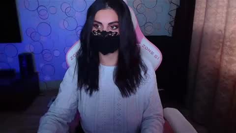 Snapshot of ashley__cooper__ chatting on 10-19-25, 04:24   Yasmina   online show from 10-19-25, 04:24