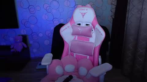 Snapshot of ashley__cooper__ chatting on 10-28-25, 02:37   Yasmina   online show from 10-28-25, 02:37