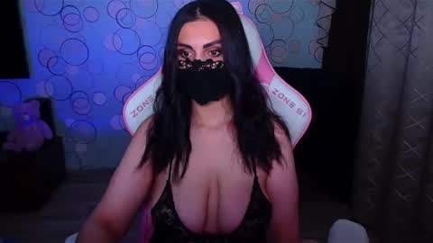 Snapshot of ashley__cooper__ chatting on 10-29-25, 02:47   Yasmina   online show from 10-29-25, 02:47