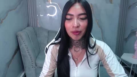 Snapshot of ashley_blum_v chatting on 09-30-25, 01:27 ashley_blum_v online show from 09-30-25, 01:27