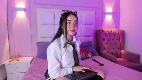 Snapshot of ashley_petit chatting on 07-18-26, 01:26 ashley_petit online show from 07-18-26, 01:26