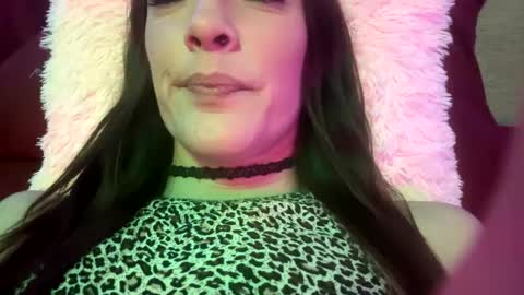 Snapshot of ashleyshyne69 chatting on 01-10-25, 04:22 Ashley online show from 01-10-25, 04:22