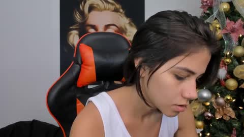 Snapshot of ashleytravis_ chatting on 12-26-24, 02:55 online show from 12-26-24, 02:55