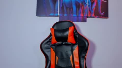 Snapshot of ashleytravis_ chatting on 01-14-25, 07:00 online show from 01-14-25, 07:00