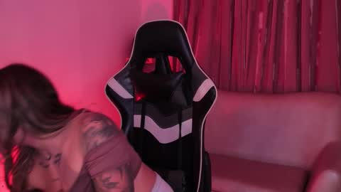 Ashley Lauren online show from 12-15-25, 04:17