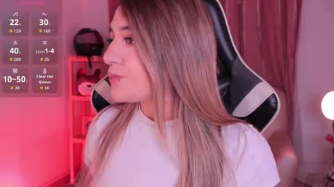 Ashley Lauren online show from 12-23-25, 03:59