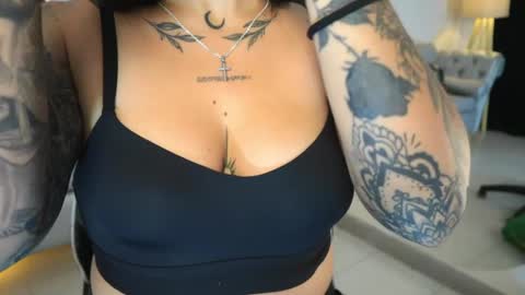 Ashley Lauren online show from 04-10-26, 07:18