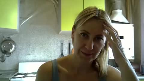 Snapshot of ashleyxhoney chatting on 09-09-25, 06:35 AshleyXHoney online show from 09-09-25, 06:35