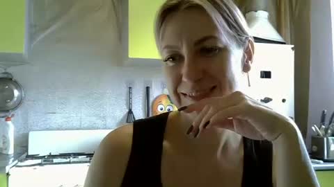 Snapshot of ashleyxhoney chatting on 09-17-25, 05:53 AshleyXHoney online show from 09-17-25, 05:53