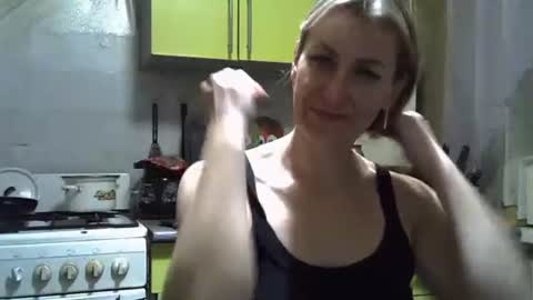 Snapshot of ashleyxhoney chatting on 10-18-25, 10:10 AshleyXHoney online show from 10-18-25, 10:10