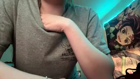 Snapshot of ashleyynicholee chatting on 10-24-25, 08:27 ashleyynicholee online show from 10-24-25, 08:27