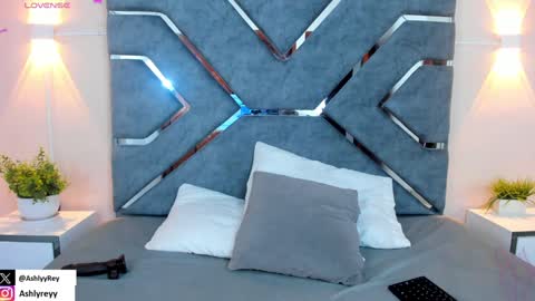 Ashly  online show from 01-29-25, 10:32