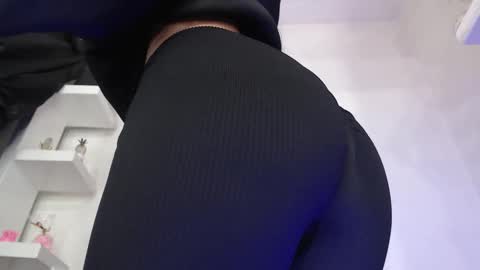 Snapshot of ashlyvesneva chatting on 09-26-25, 11:31  Ashly online show from 09-26-25, 11:31