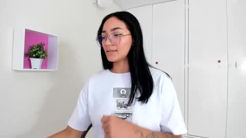 Camila online show from 01-11-25, 04:14