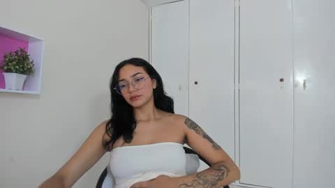 Camila online show from 02-20-25, 01:19