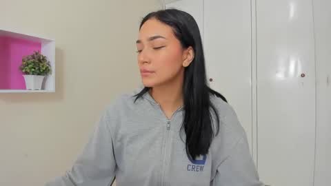 Camila online show from 02-25-25, 12:55