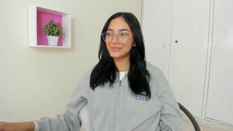 Camila online show from 03-03-25, 01:09