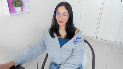 Camila online show from 03-04-25, 01:59