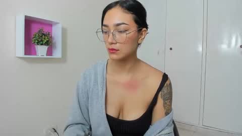 Camila online show from 03-05-25, 01:17