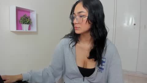 Camila online show from 03-10-25, 12:48