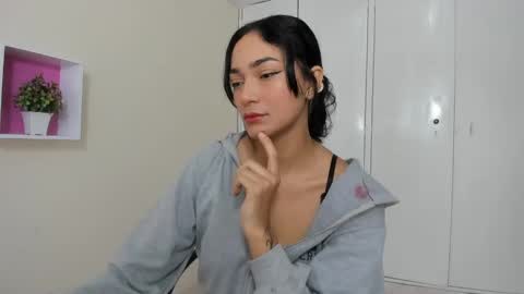 Camila online show from 03-11-25, 01:01