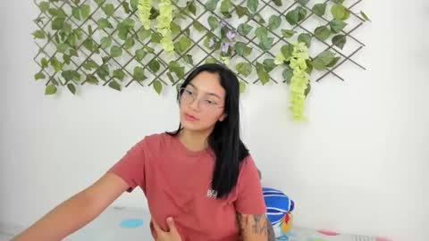 Camila online show from 10-15-25, 04:07