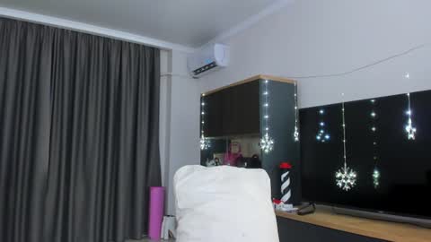 Snapshot of asian_loverpop chatting on 07-12-26, 03:52 asian_loverpop online show from 07-12-26, 03:52