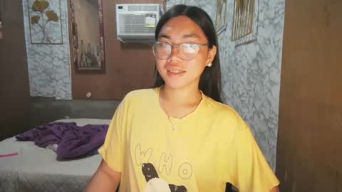 Snapshot of asian_rhean chatting on 10-09-25, 09:35 Rhean online show from 10-09-25, 09:35