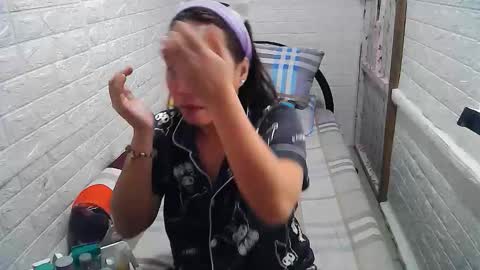 Snapshot of asian_sexydimples chatting on 09-10-25, 12:05 Trixie online show from 09-10-25, 12:05