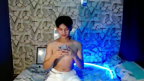 Snapshot of asian_wayne chatting on 12-06-24, 03:30 wayne online show from 12-06-24, 03:30