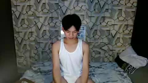 Snapshot of asian_wayne chatting on 12-09-24, 08:00 wayne online show from 12-09-24, 08:00