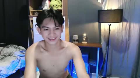 Snapshot of asian_wayne chatting on 02-12-25, 01:37 wayne online show from 02-12-25, 01:37