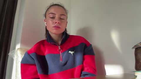 Snapshot of asleyfabello chatting on 07-22-26, 04:37 Monica online show from 07-22-26, 04:37