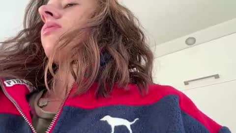 Snapshot of asleyfabello chatting on 07-29-26, 04:10 Monica online show from 07-29-26, 04:10
