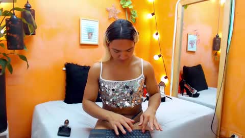 Snapshot of aslyhernandez chatting on 12-14-24, 11:29 ASLY online show from 12-14-24, 11:29